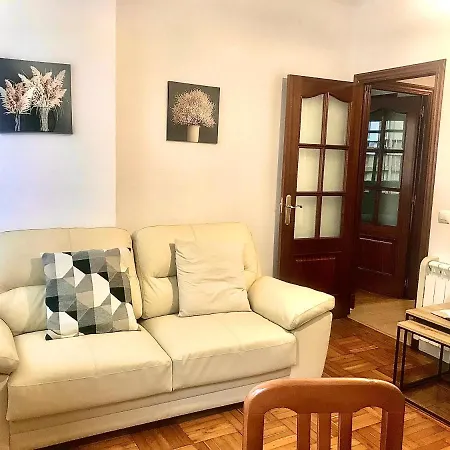Piso Cuatro Caminos Apartment *